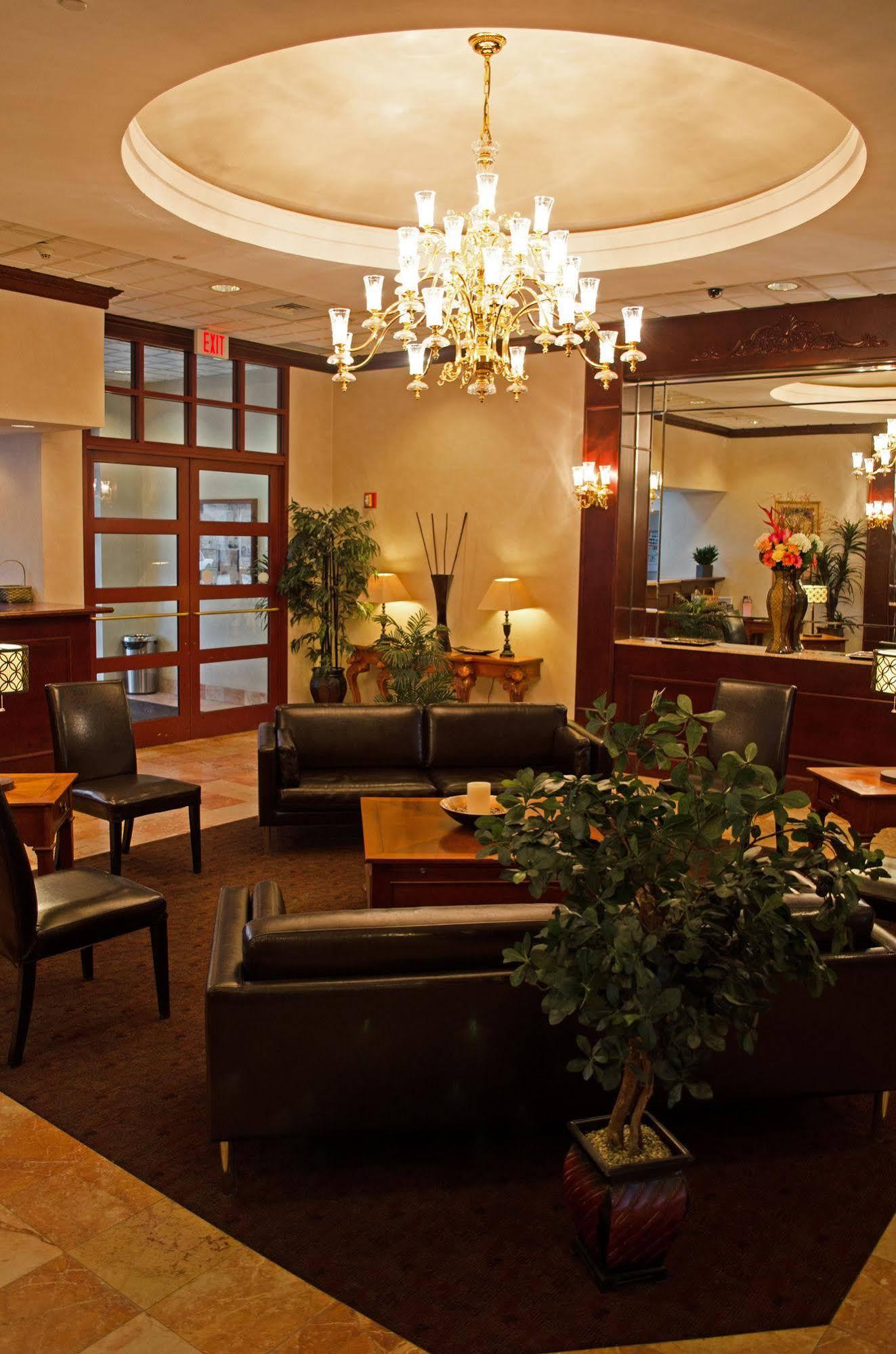 Clarion Hotel & Suites University-Shippensburg Exterior foto