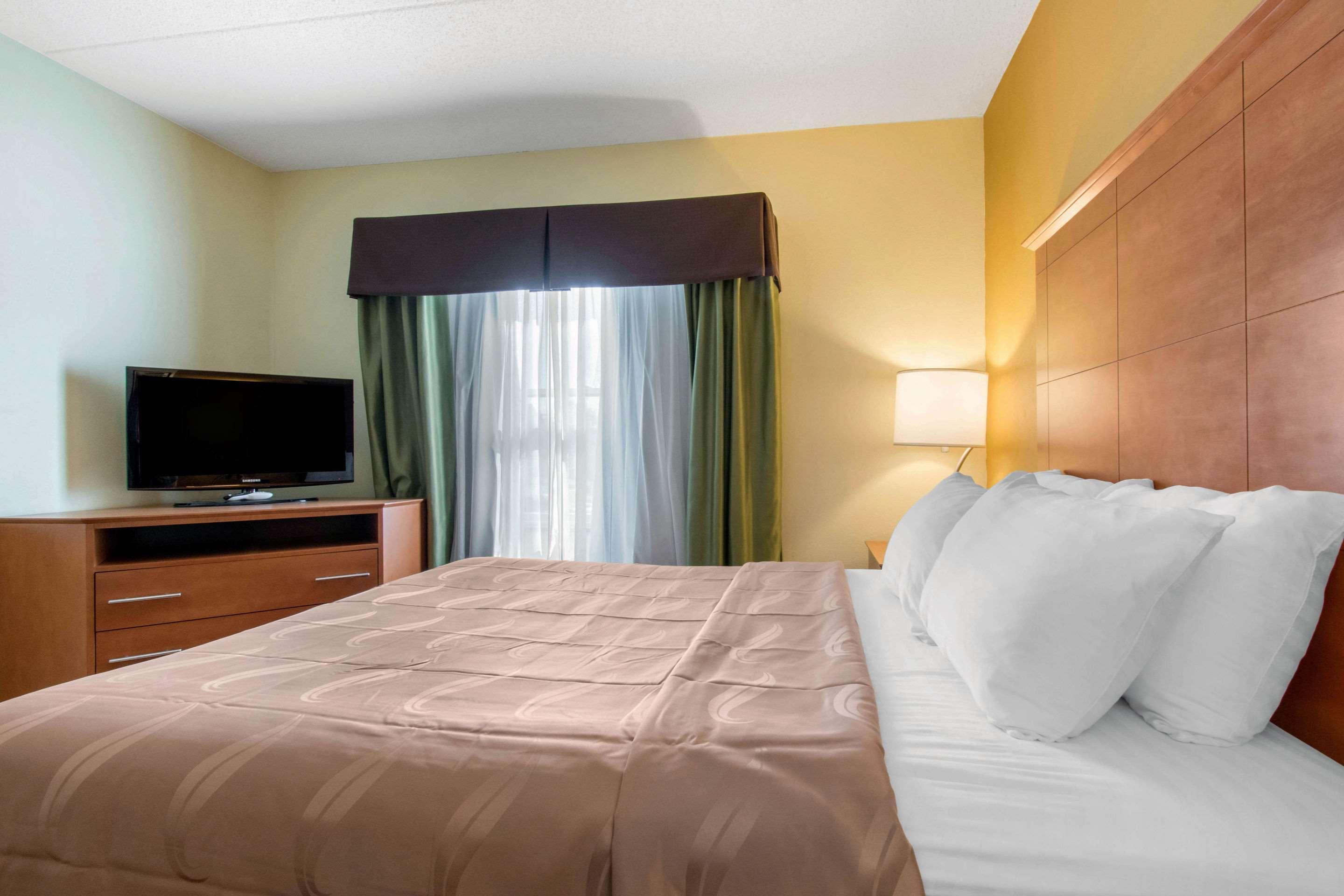 Clarion Hotel & Suites University-Shippensburg Exterior foto