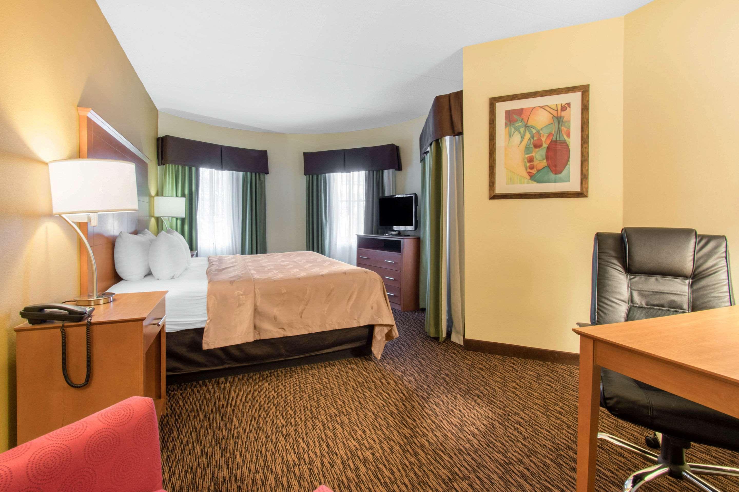 Clarion Hotel & Suites University-Shippensburg Exterior foto