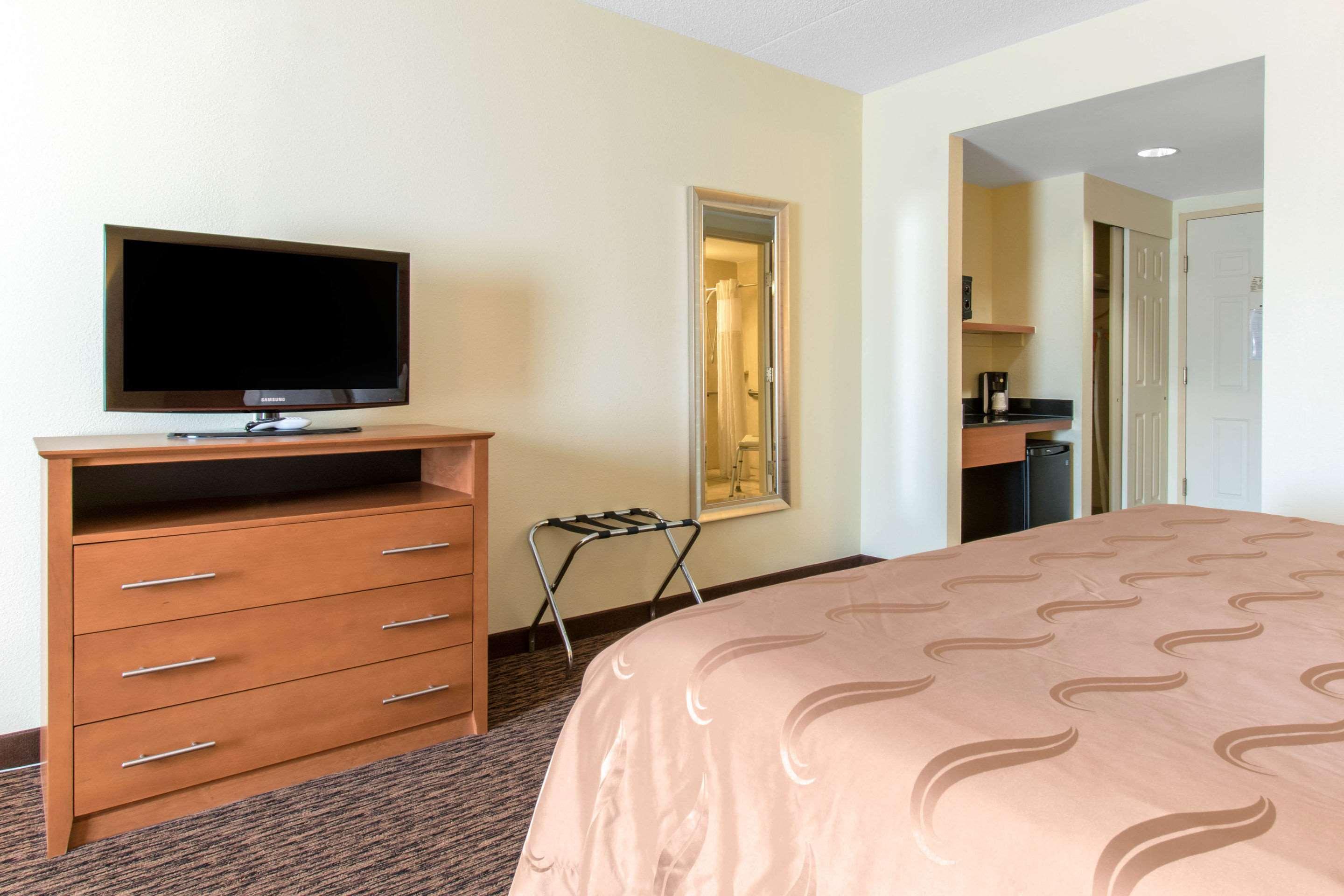 Clarion Hotel & Suites University-Shippensburg Exterior foto