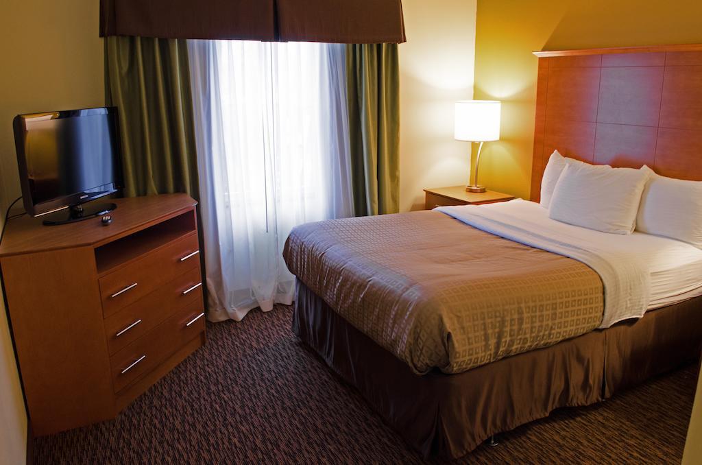 Clarion Hotel & Suites University-Shippensburg Exterior foto
