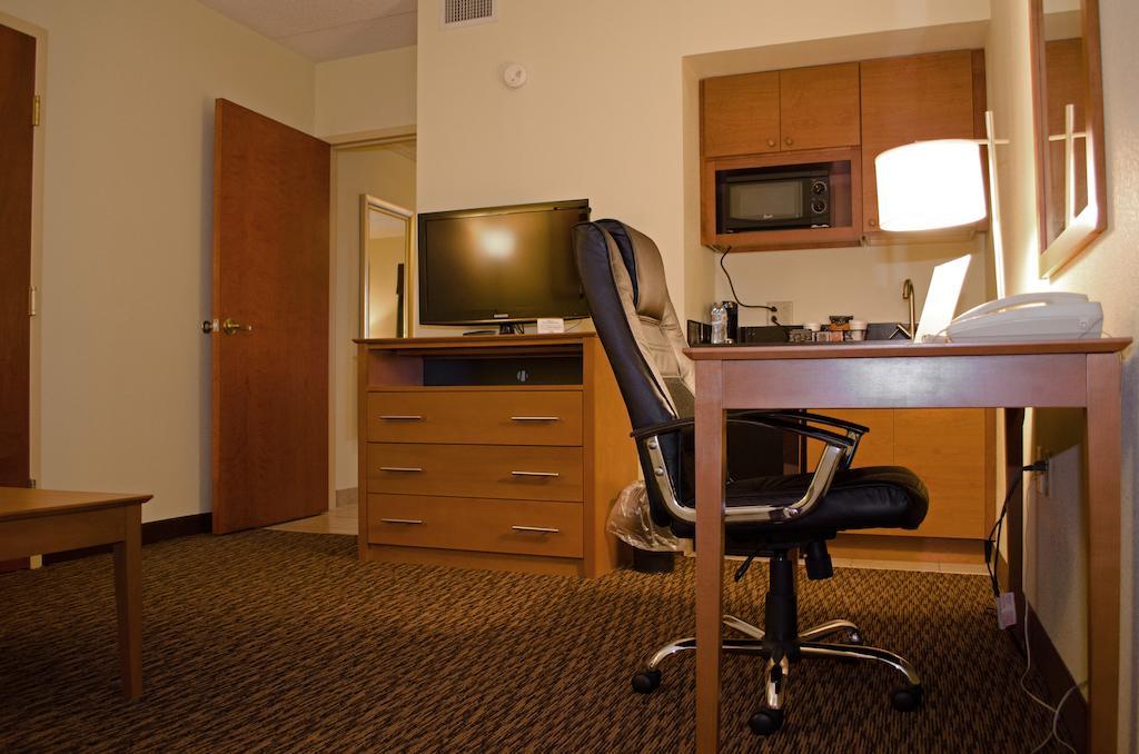 Clarion Hotel & Suites University-Shippensburg Exterior foto