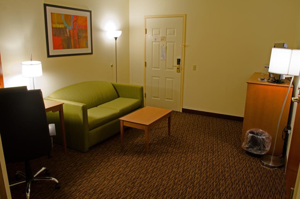 Clarion Hotel & Suites University-Shippensburg Exterior foto